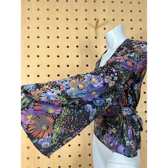1970s floral wrap top - Picture 2 of 3